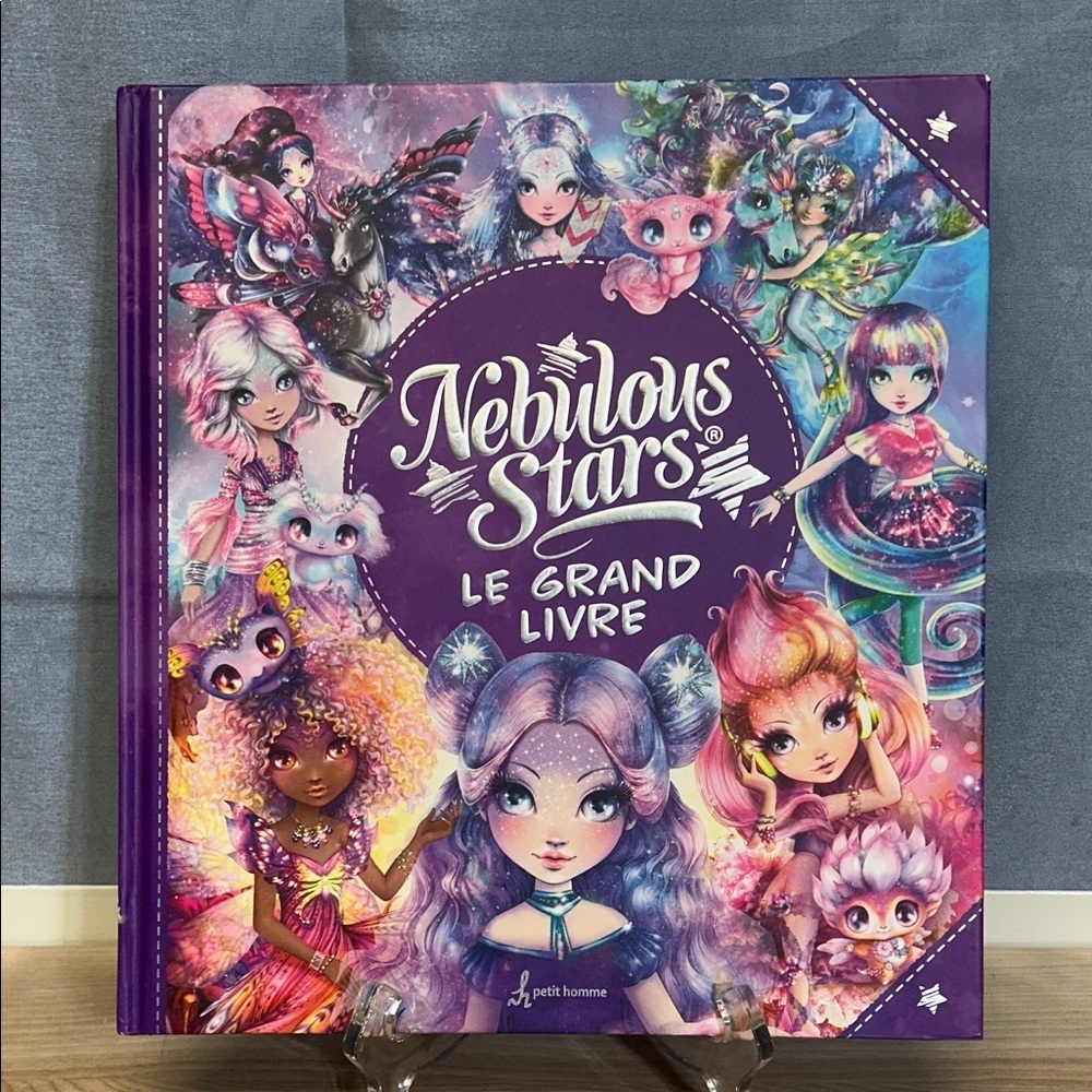 Nebulous Stars Le Grand Livre 79 pages